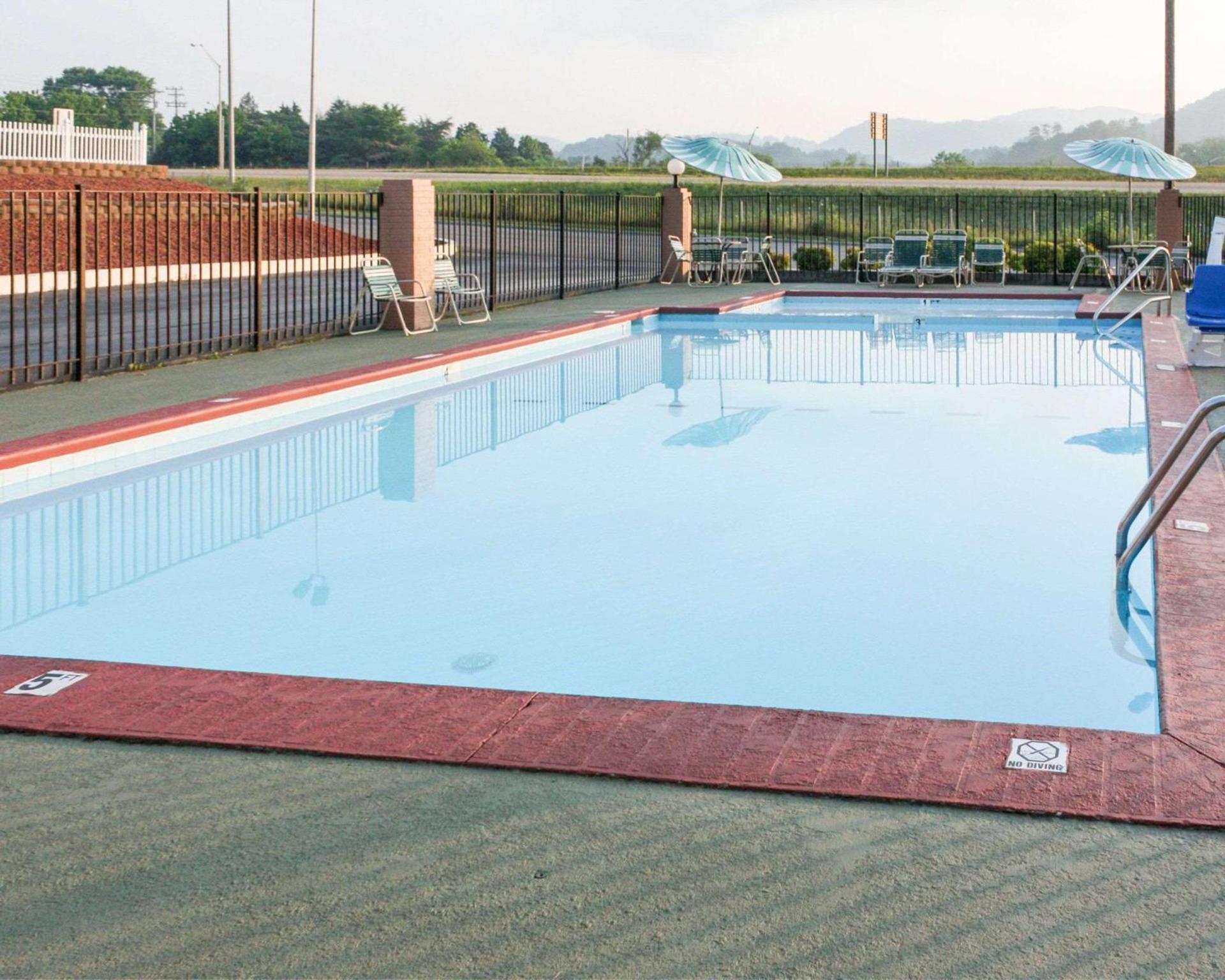 Econo Lodge Rocky Top photo 22