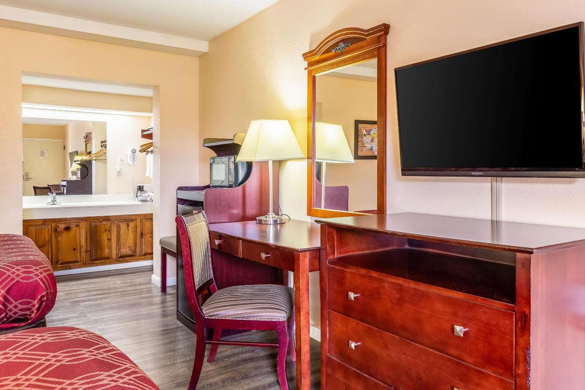 Econo Lodge Rocky Top photo 16