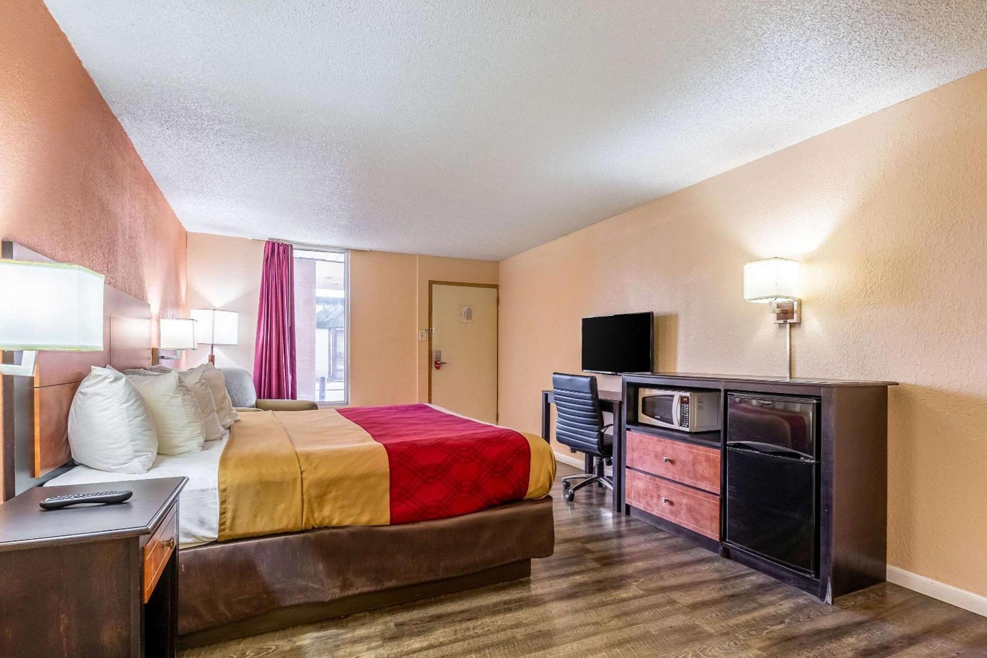 Econo Lodge Rocky Top photo 13