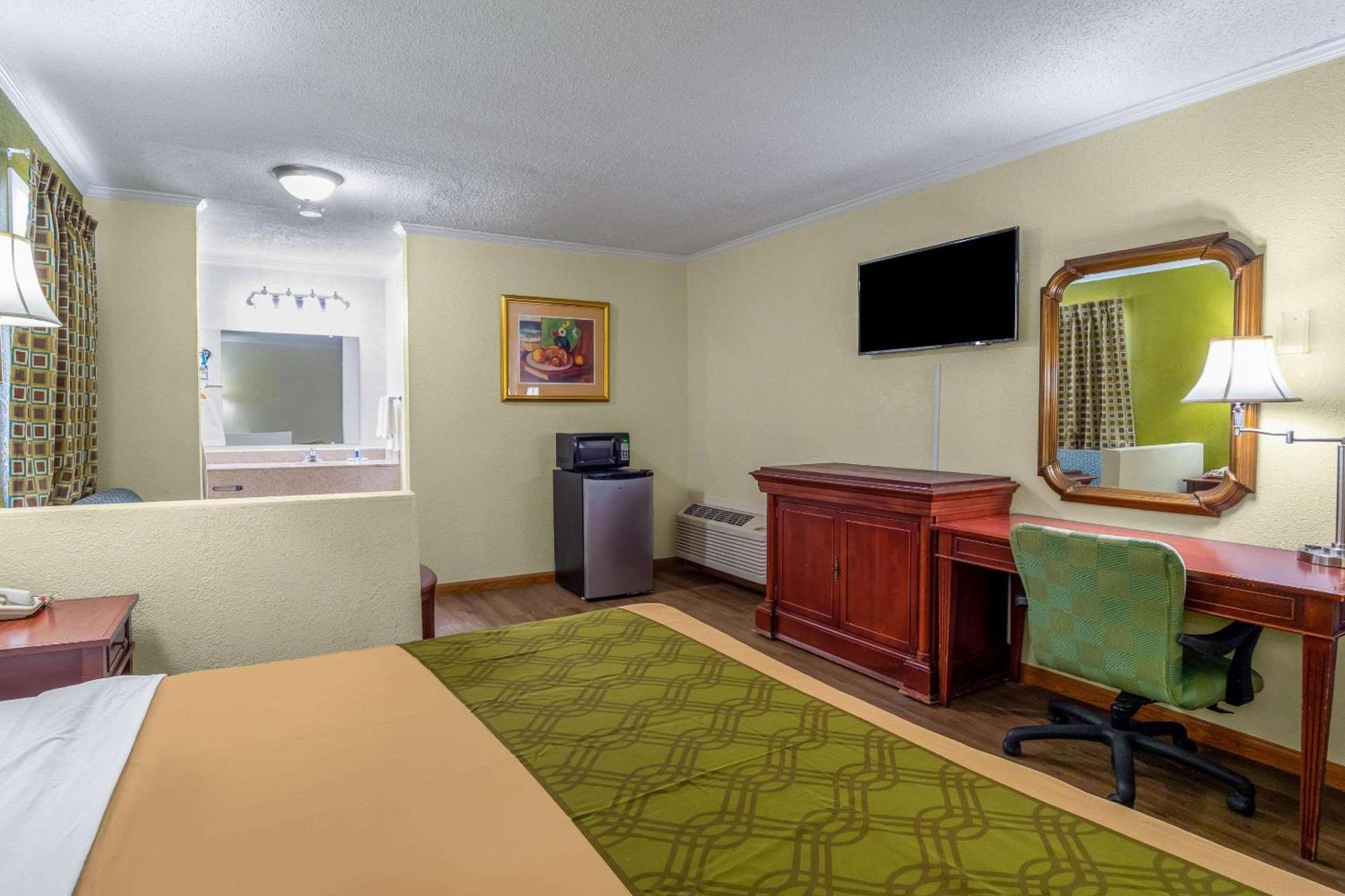 Rodeway Inn & Suites Fort Jackson photo 33
