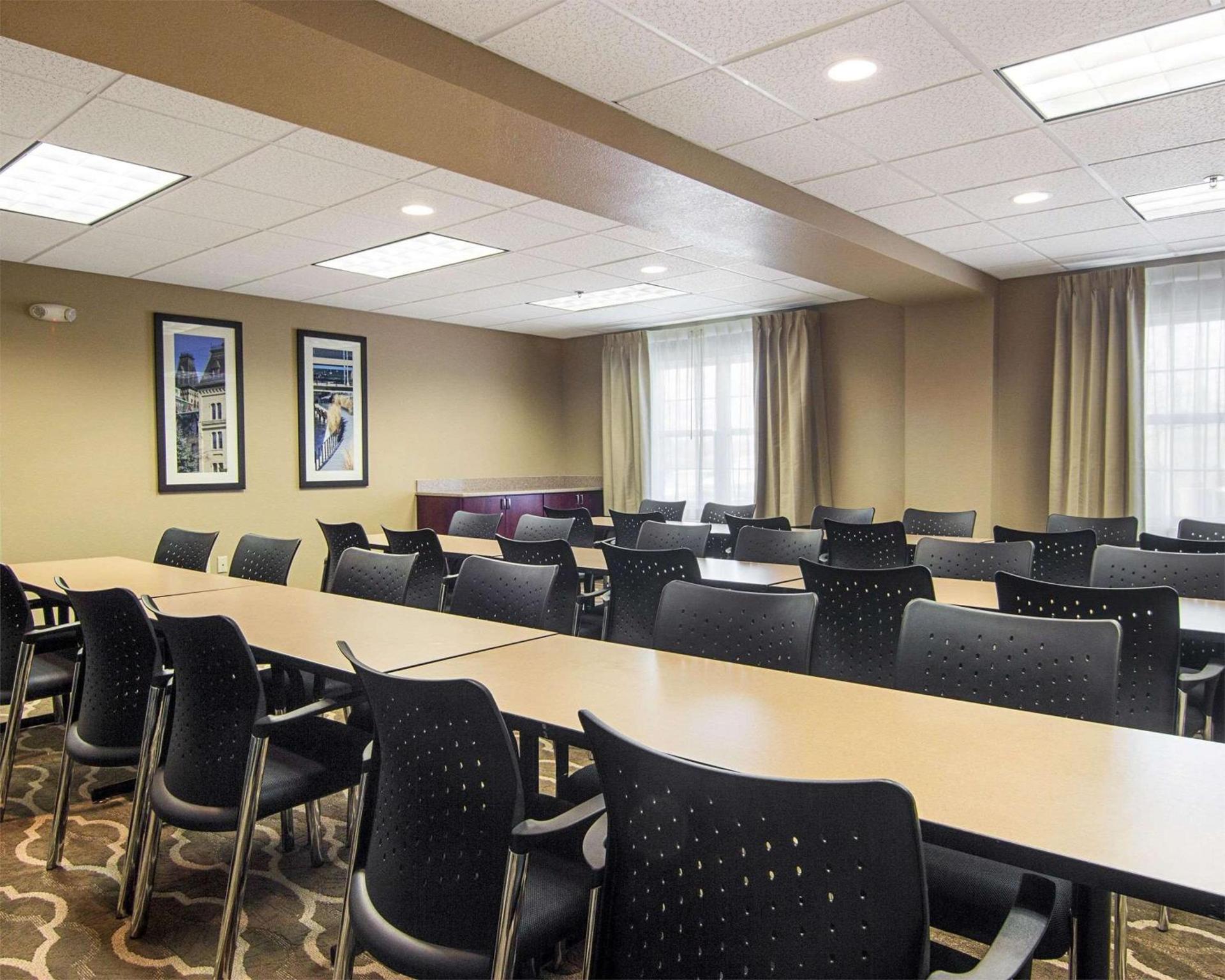 Comfort Inn & Suites Grafton-Cedarburg photo 27