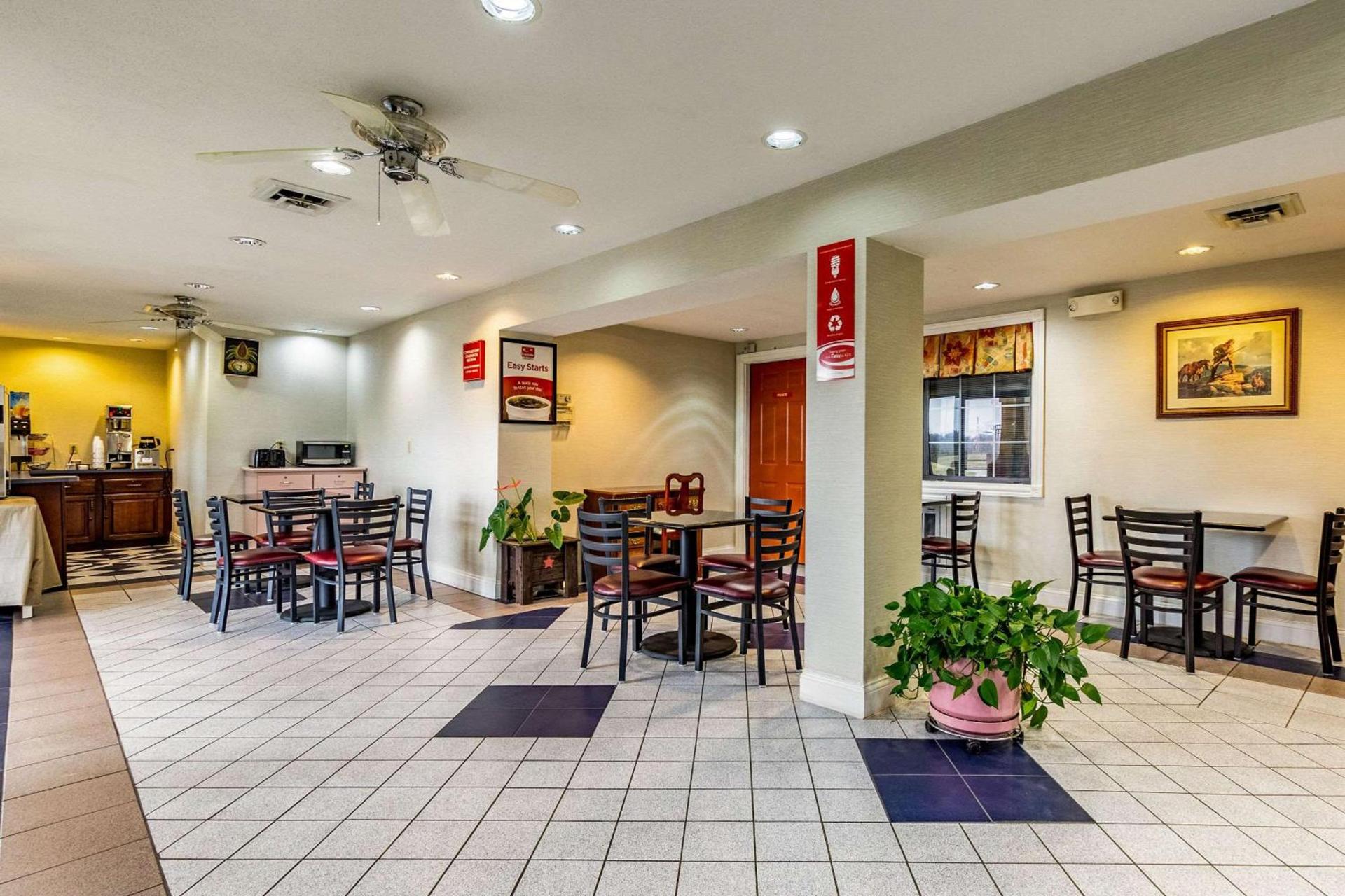 Econo Lodge Berea photo 33