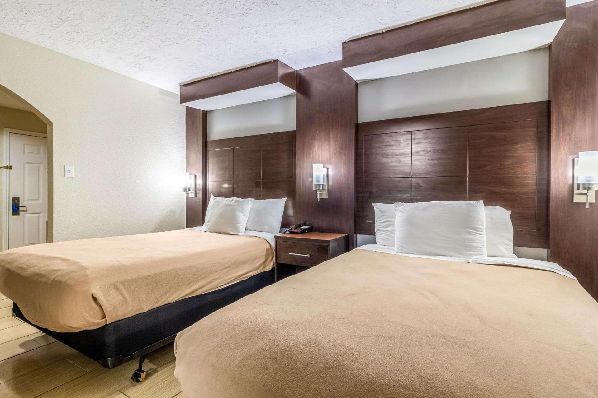 Rodeway Inn & Suites Houston near Medical Center photo 8
