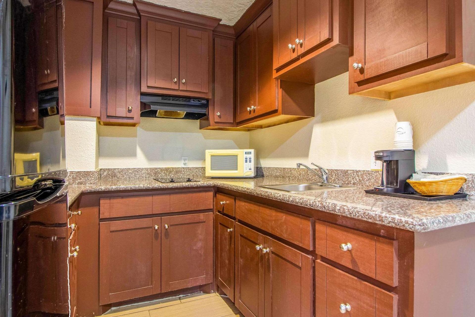 Rodeway Inn & Suites Houston near Medical Center photo 15