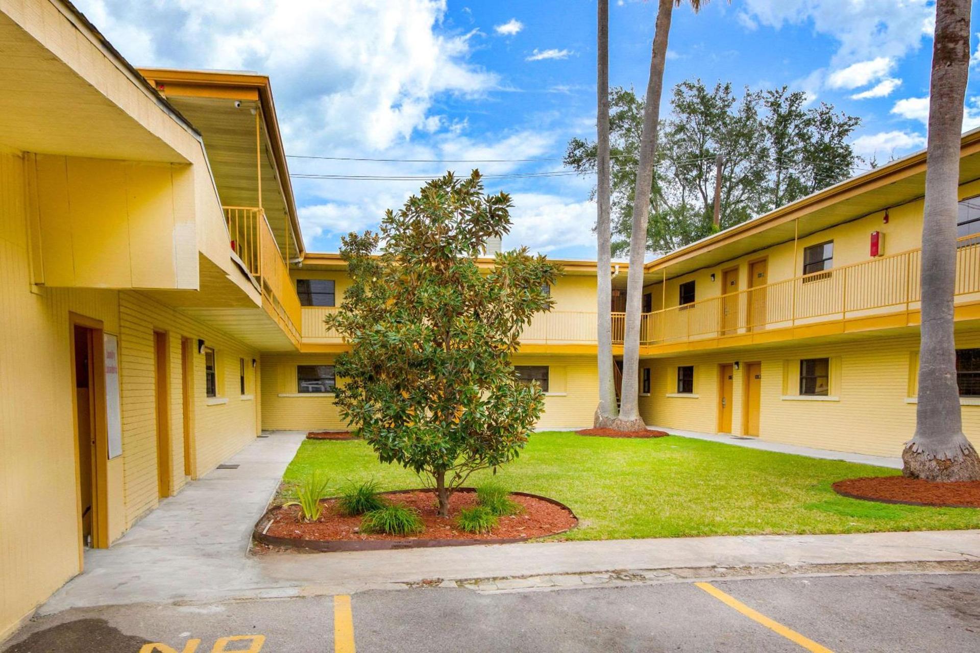 Rodeway Inn & Suites Houston near Medical Center photo 25
