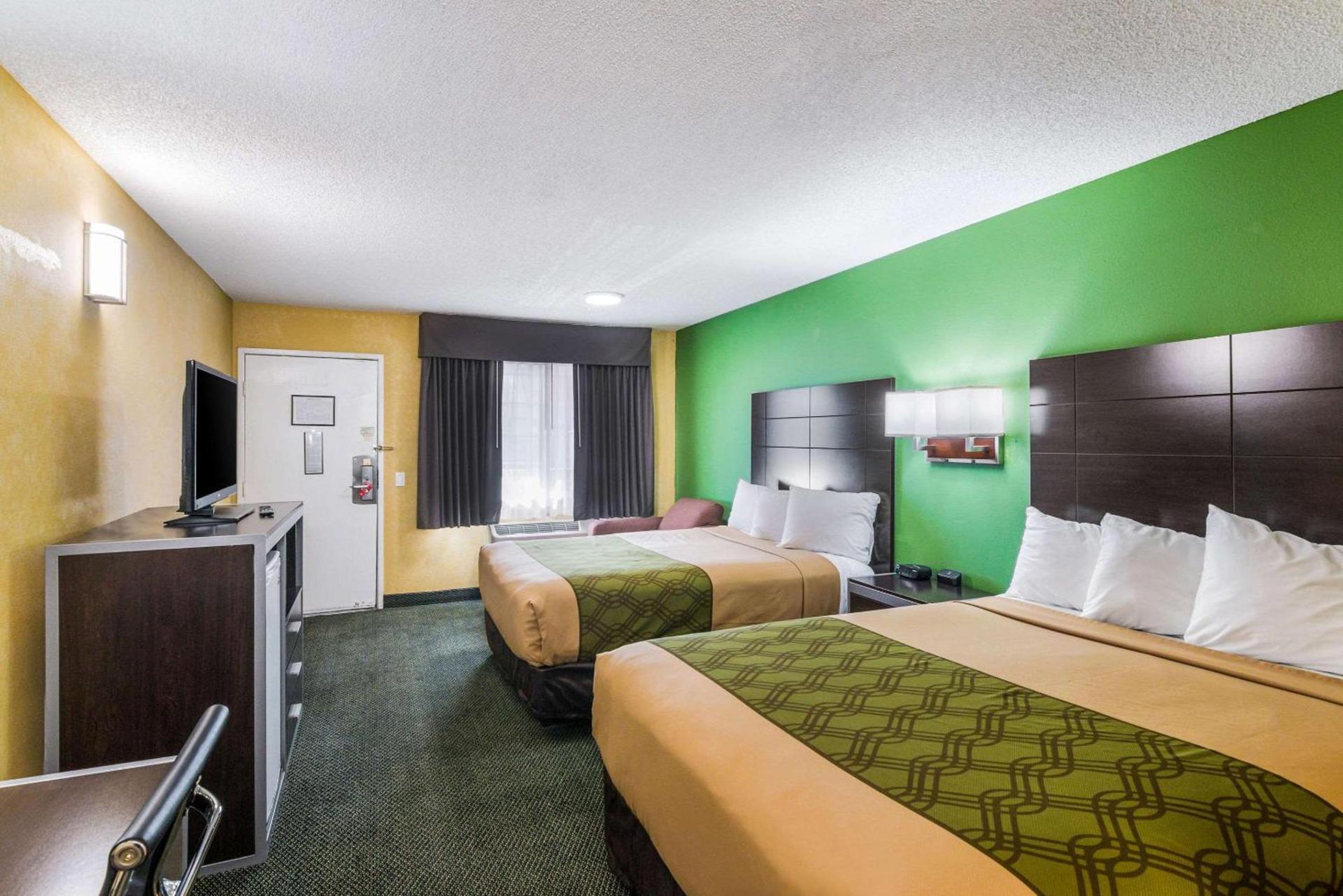 Econo Lodge Hesperia - Victorville I-15 photo 29