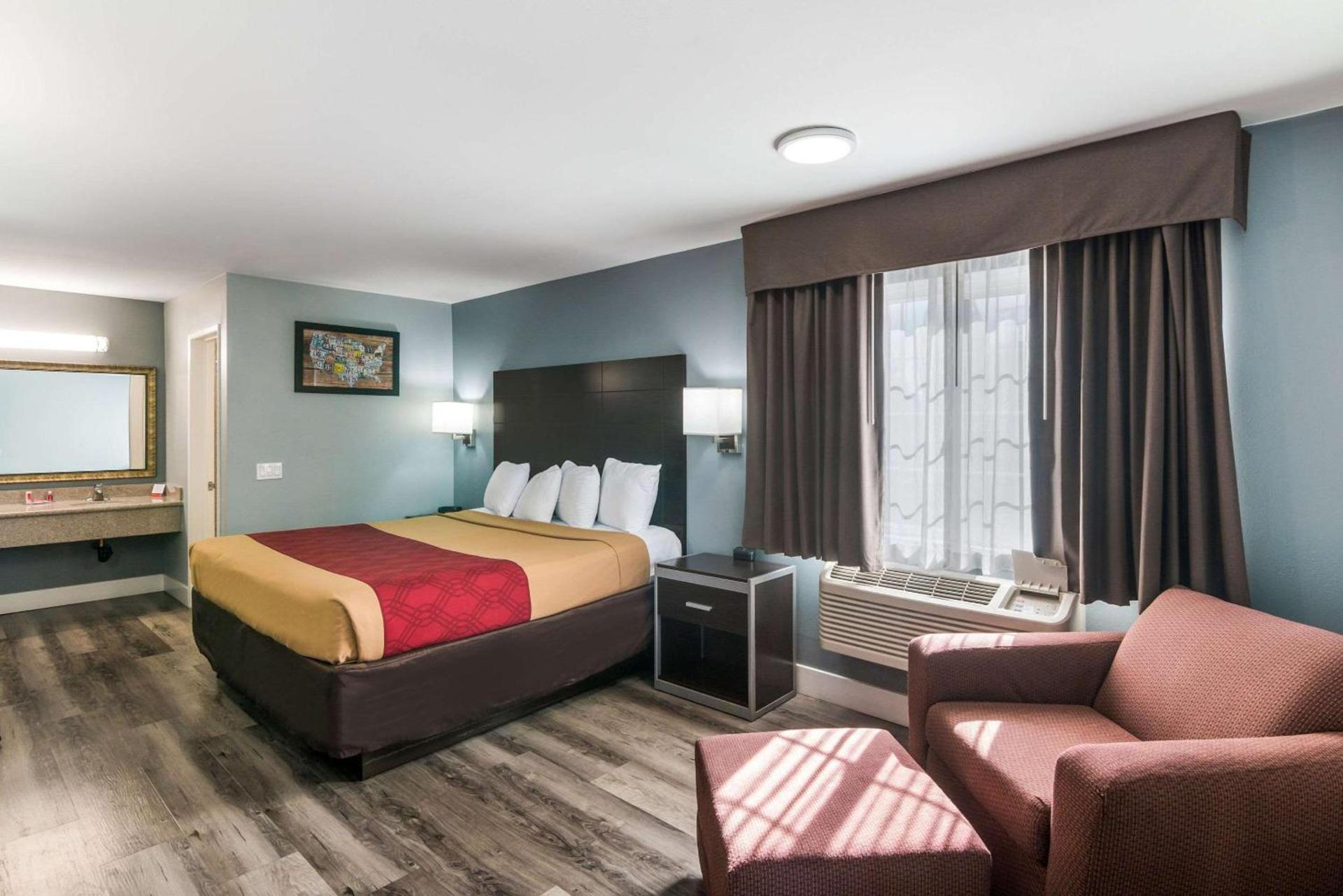 Econo Lodge Hesperia - Victorville I-15 photo 35