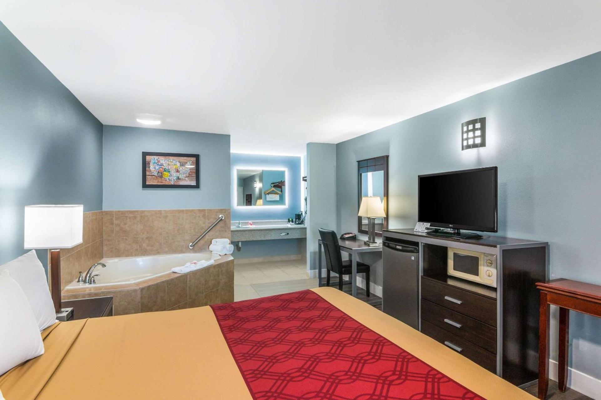 Econo Lodge Hesperia - Victorville I-15 photo 24