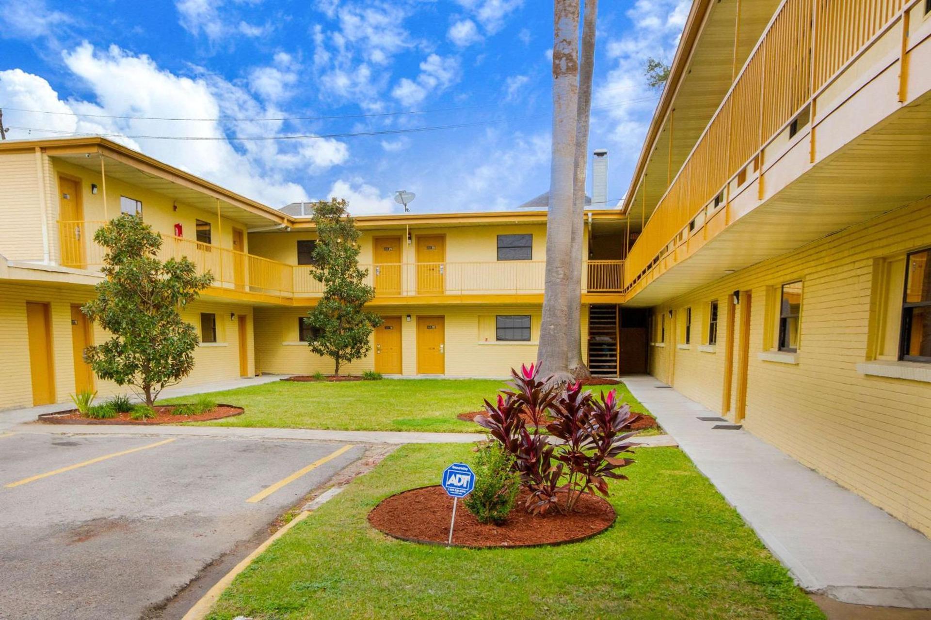 Rodeway Inn & Suites Houston near Medical Center photo 27