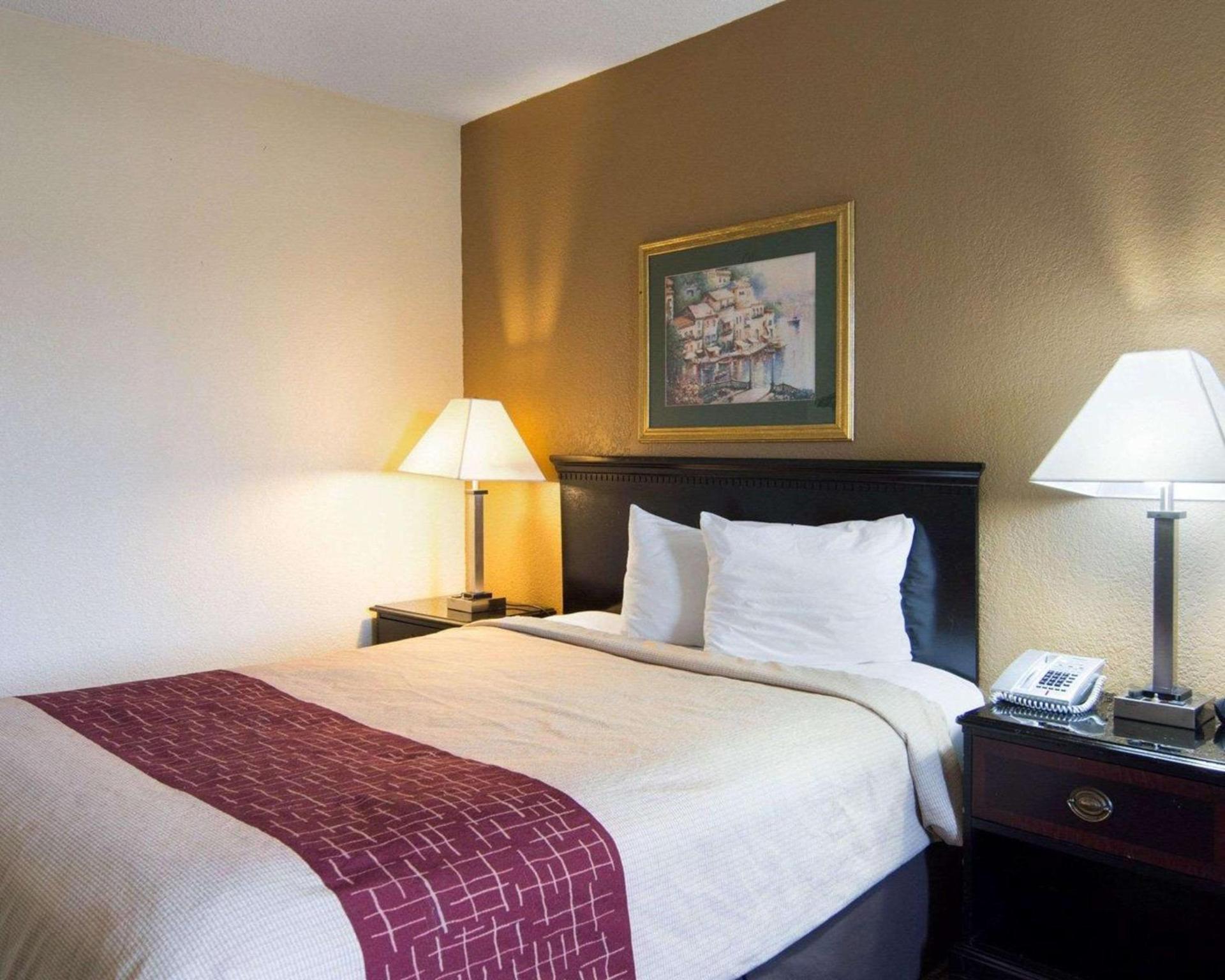 Econo Lodge Pine Bluff photo 18
