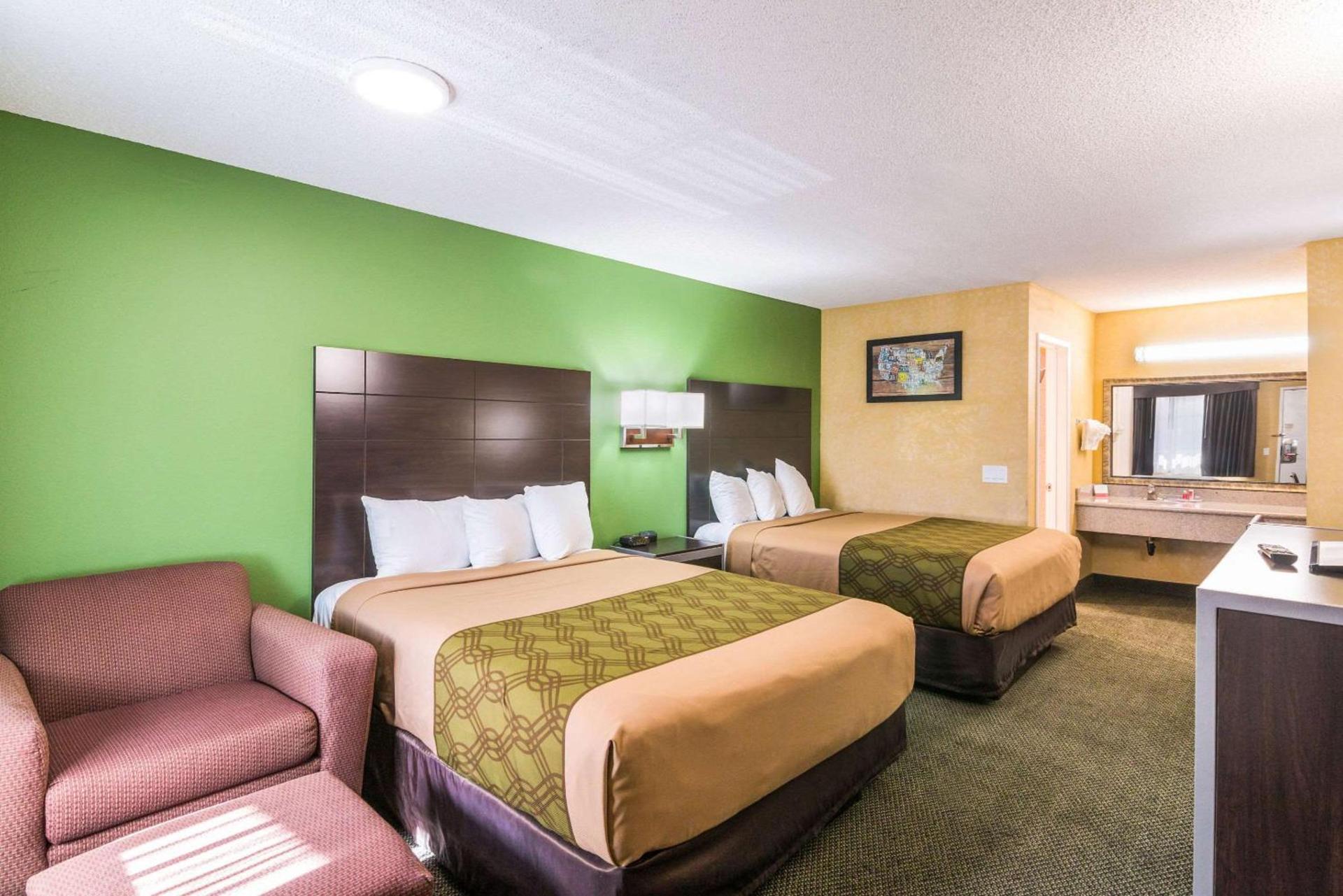 Econo Lodge Hesperia - Victorville I-15 photo 27