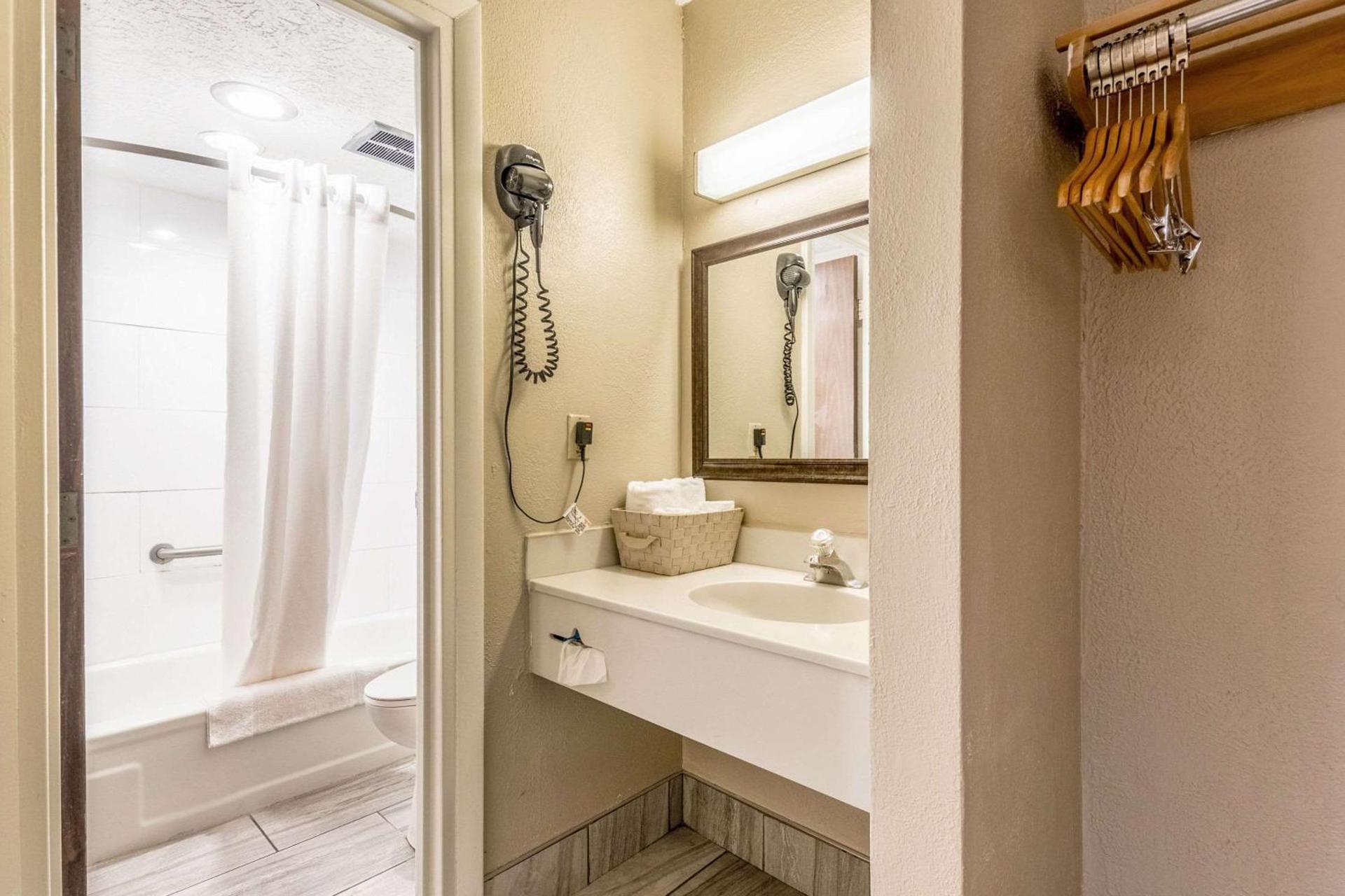 Econo Lodge Berea photo 30
