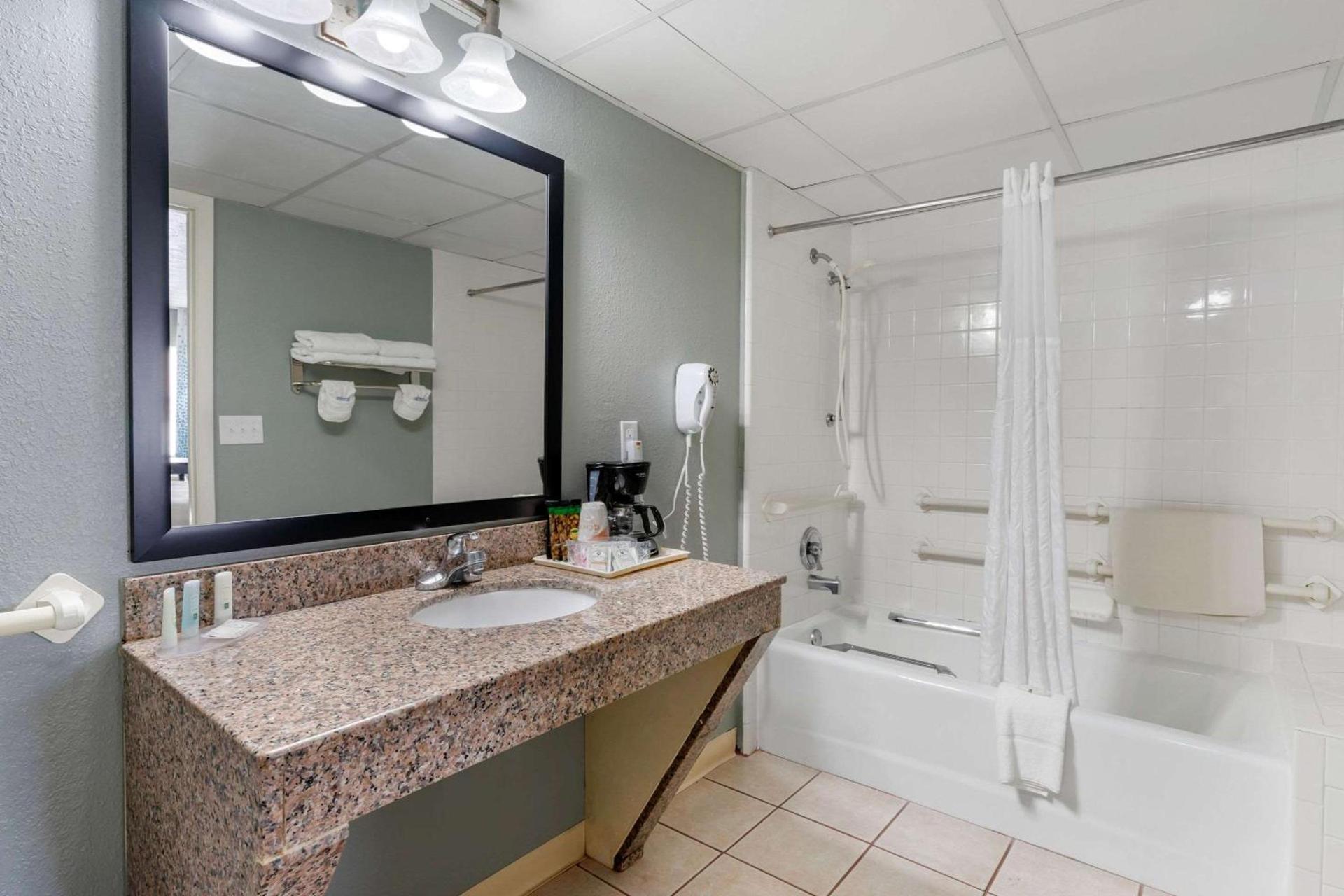 Quality Inn Bradenton North I-75 photo 26
