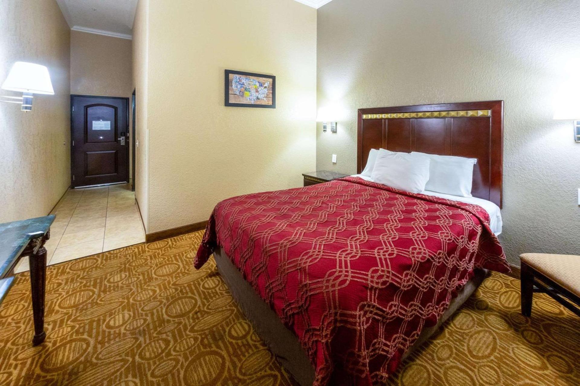 Econo Lodge Inn & Suites Fallbrook Downtown photo 9