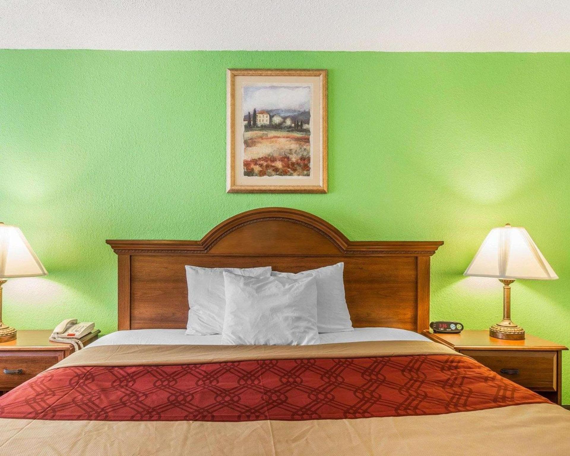 Econo Lodge photo 12