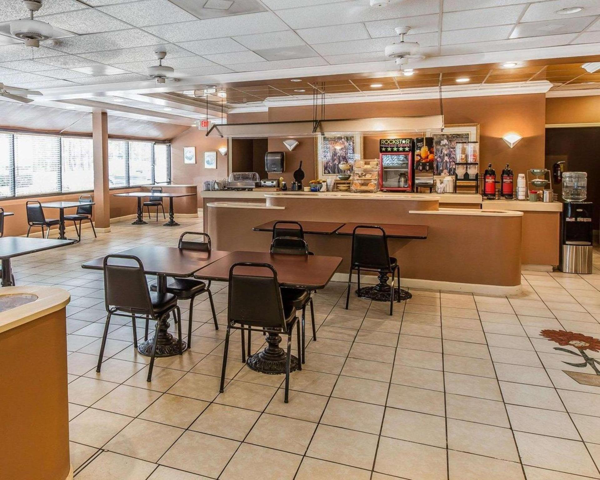 Econo Lodge photo 13