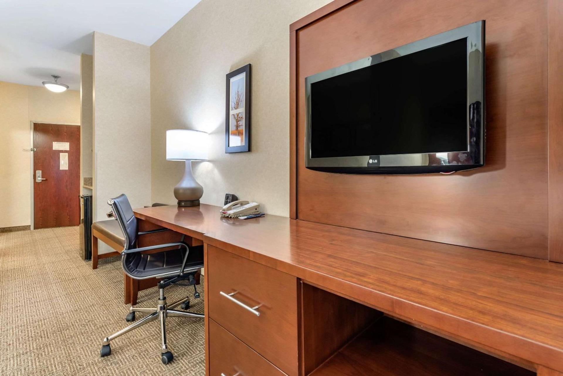 Comfort Suites Elkhart South photo 19