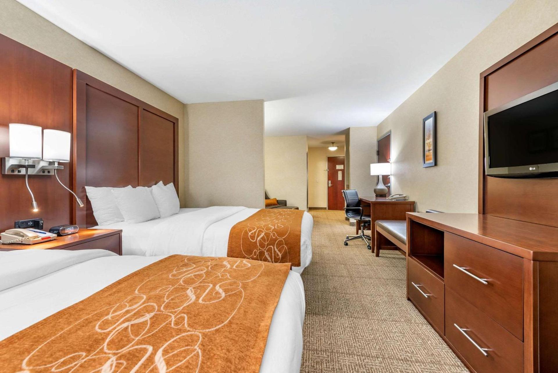 Comfort Suites Elkhart South photo 22