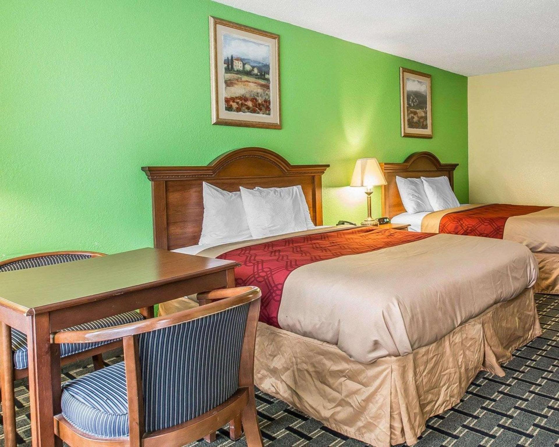 Econo Lodge photo 18