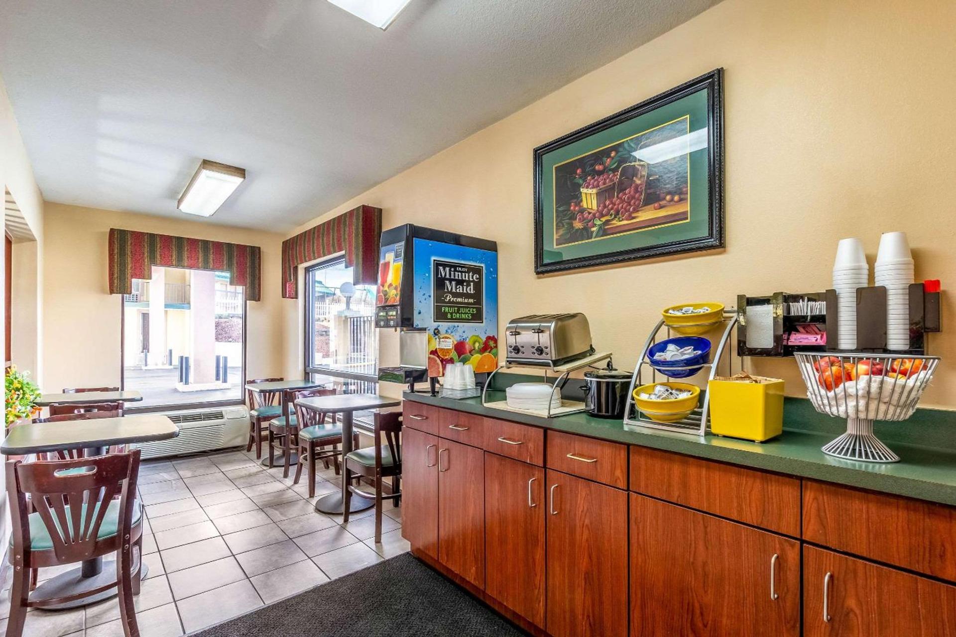 Econo Lodge Rocky Top photo 24
