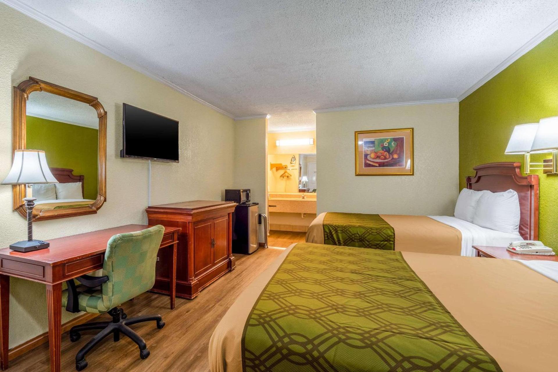 Rodeway Inn & Suites Fort Jackson photo 30