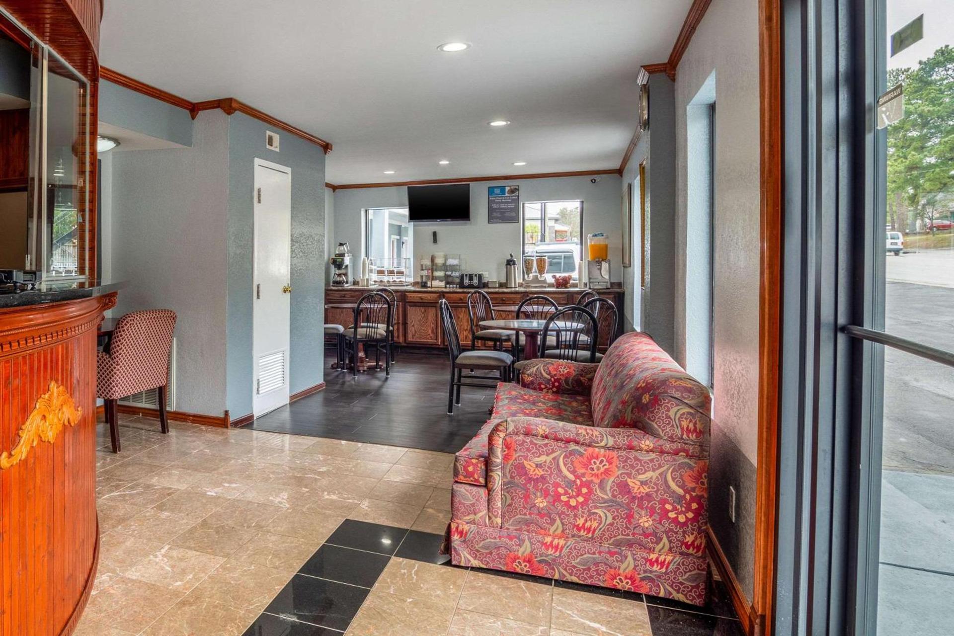 Rodeway Inn & Suites Fort Jackson photo 27