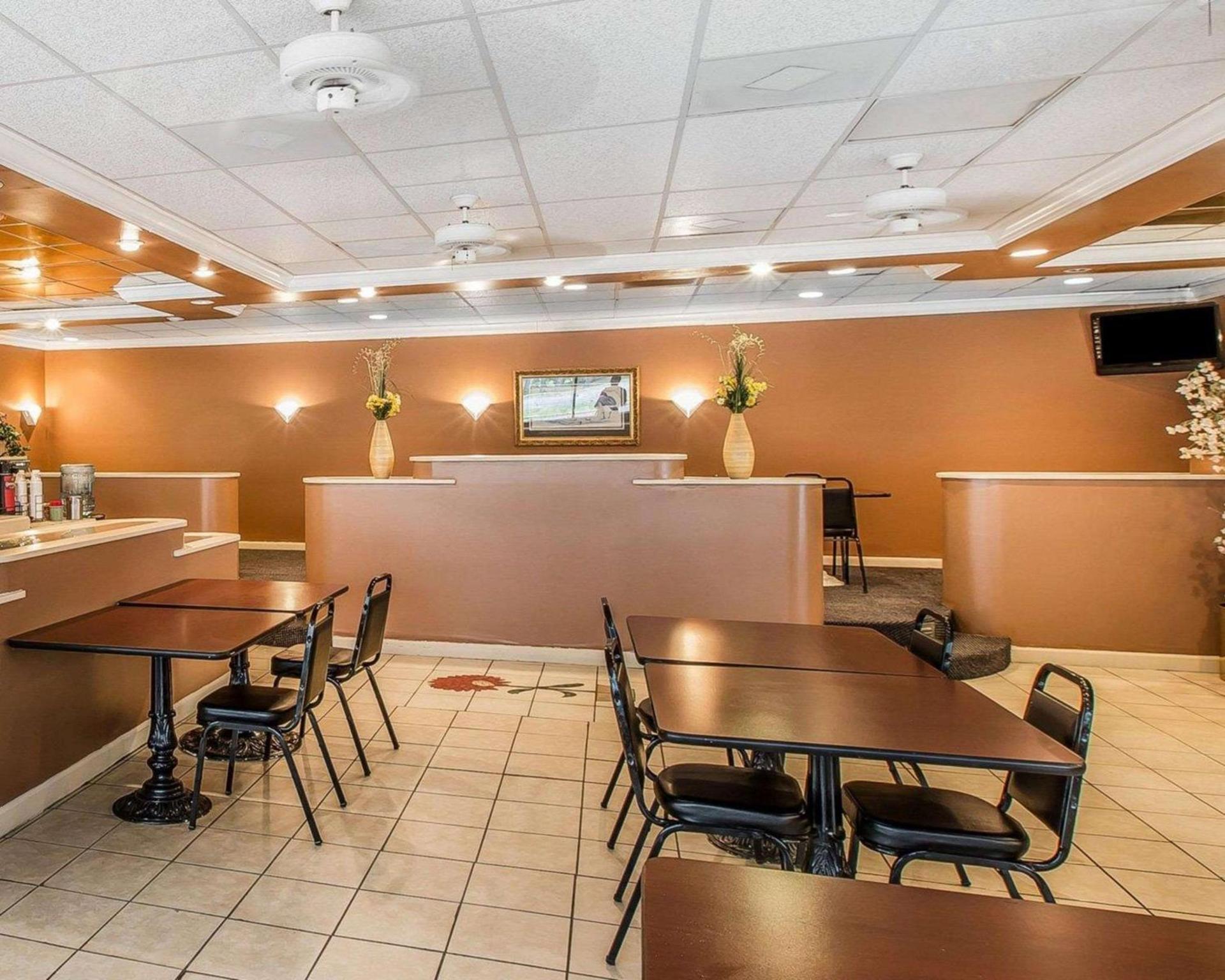 Econo Lodge photo 19