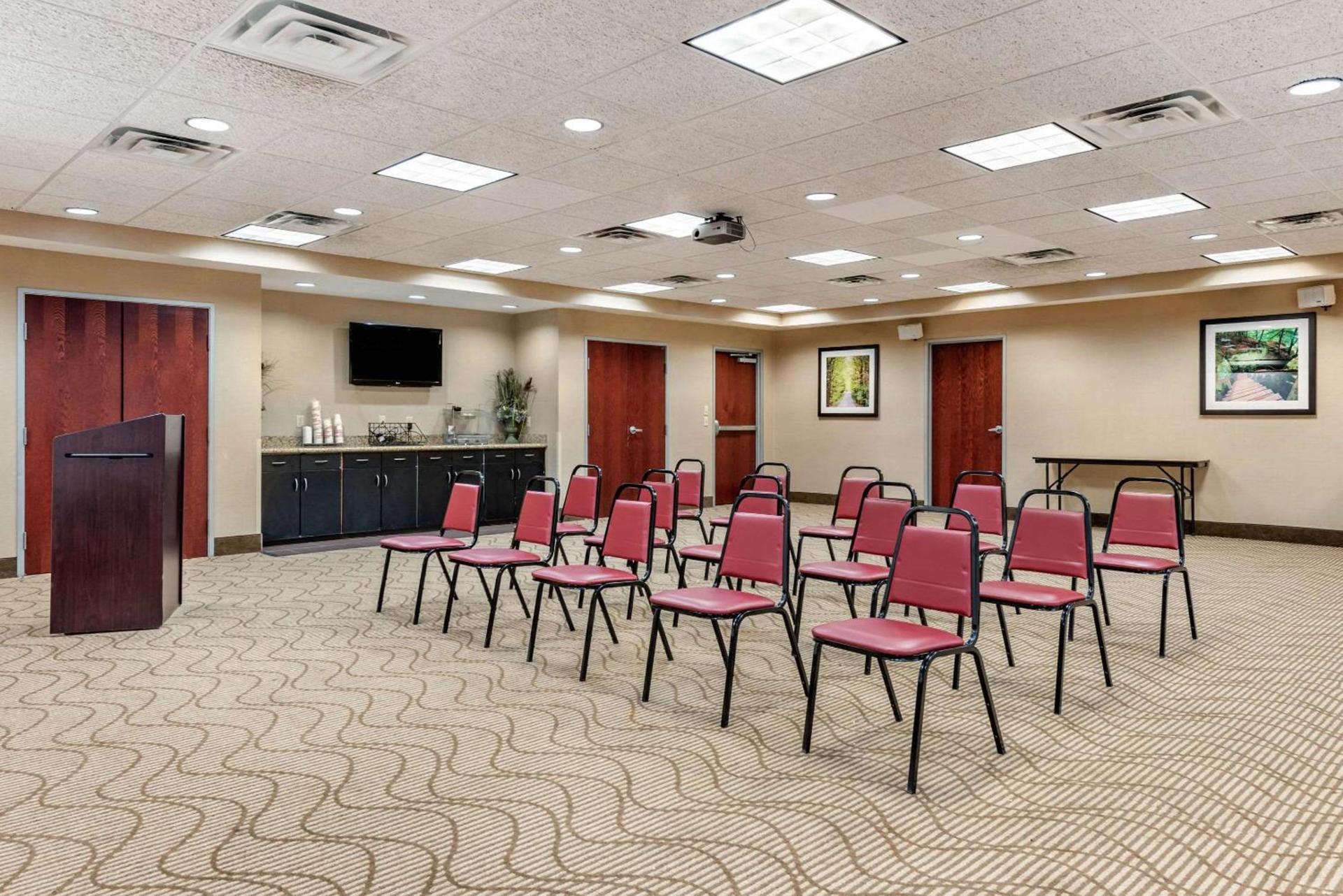 Comfort Suites Elkhart South photo 32