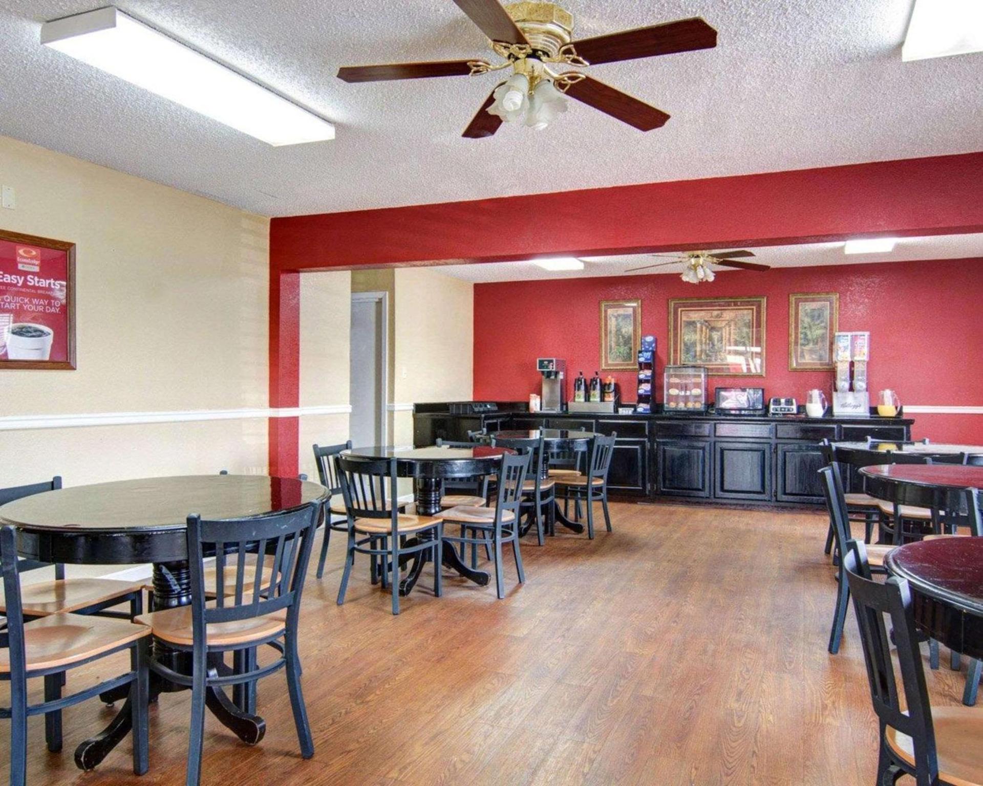 Econo Lodge Pine Bluff photo 19