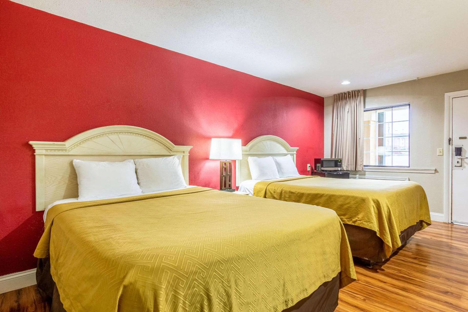 Econo Lodge Berea photo 40