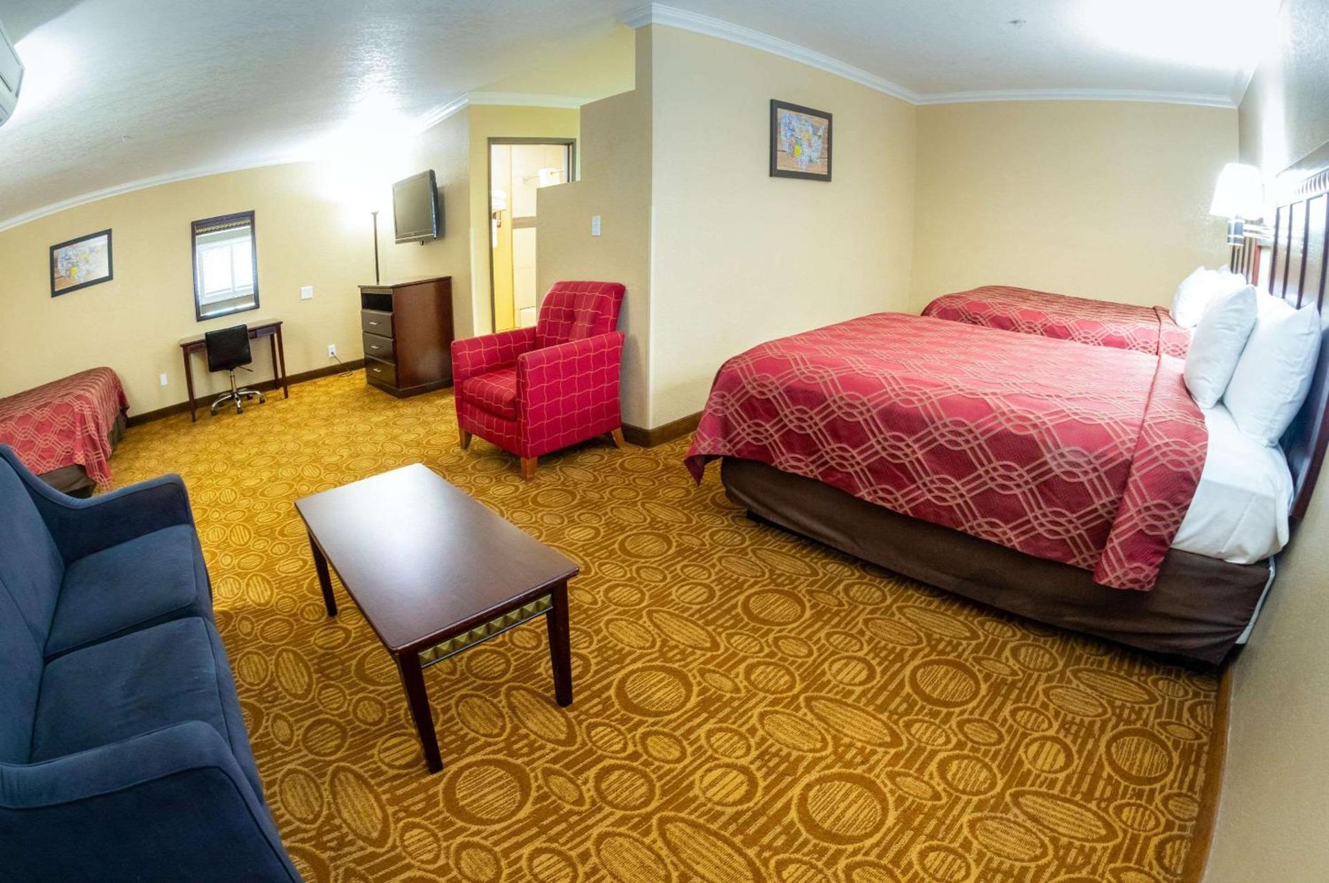Econo Lodge Inn & Suites Fallbrook Downtown photo 24