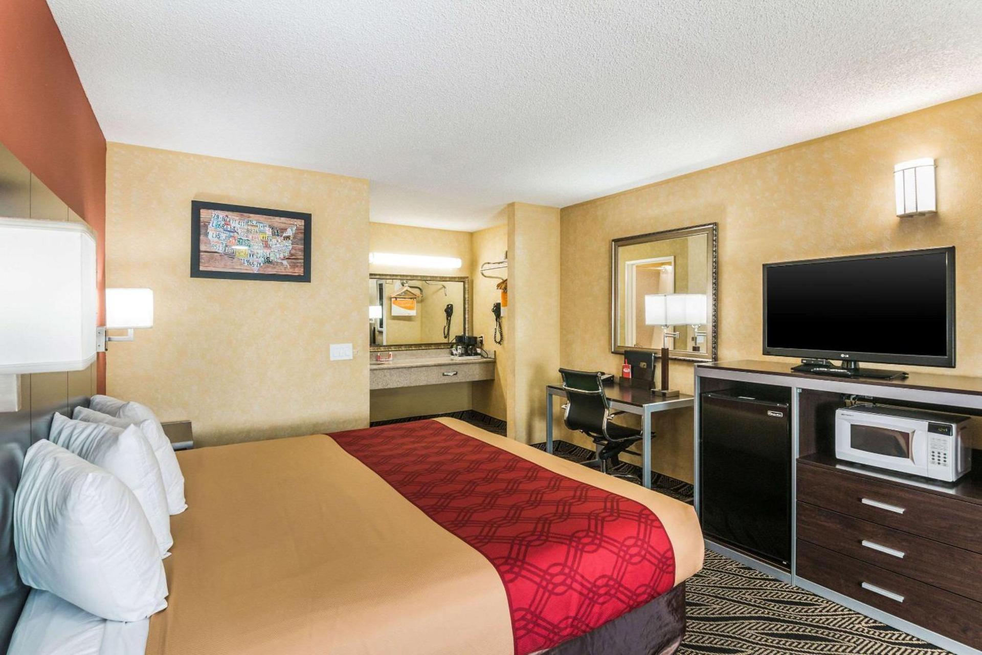 Econo Lodge Hesperia - Victorville I-15 photo 13