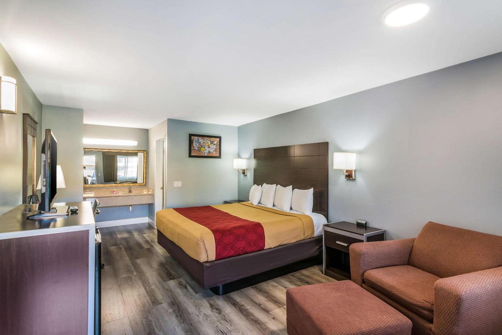 Econo Lodge Hesperia - Victorville I-15 photo 19