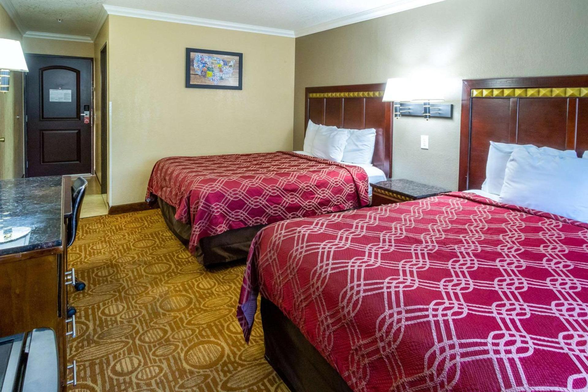 Econo Lodge Inn & Suites Fallbrook Downtown photo 12