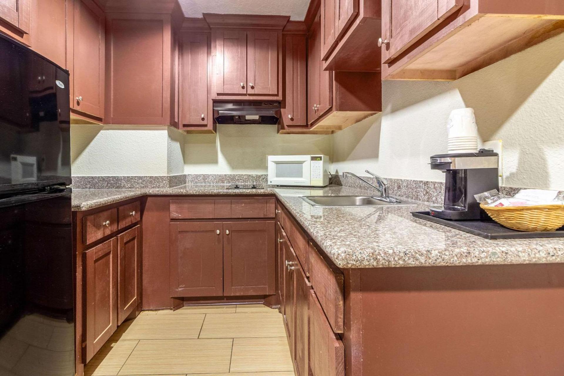 Rodeway Inn & Suites Houston near Medical Center photo 5