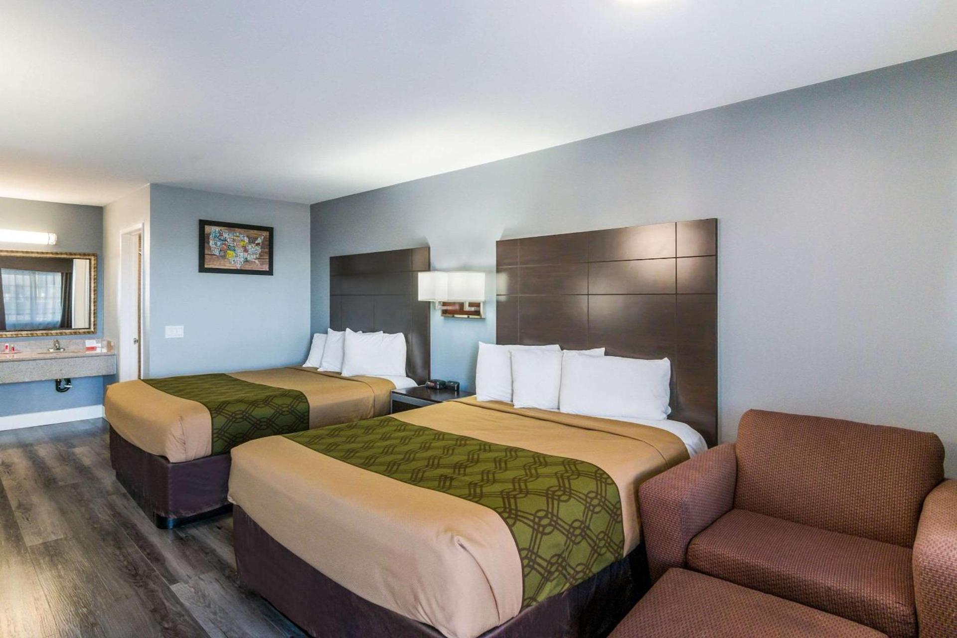 Econo Lodge Hesperia - Victorville I-15 photo 31