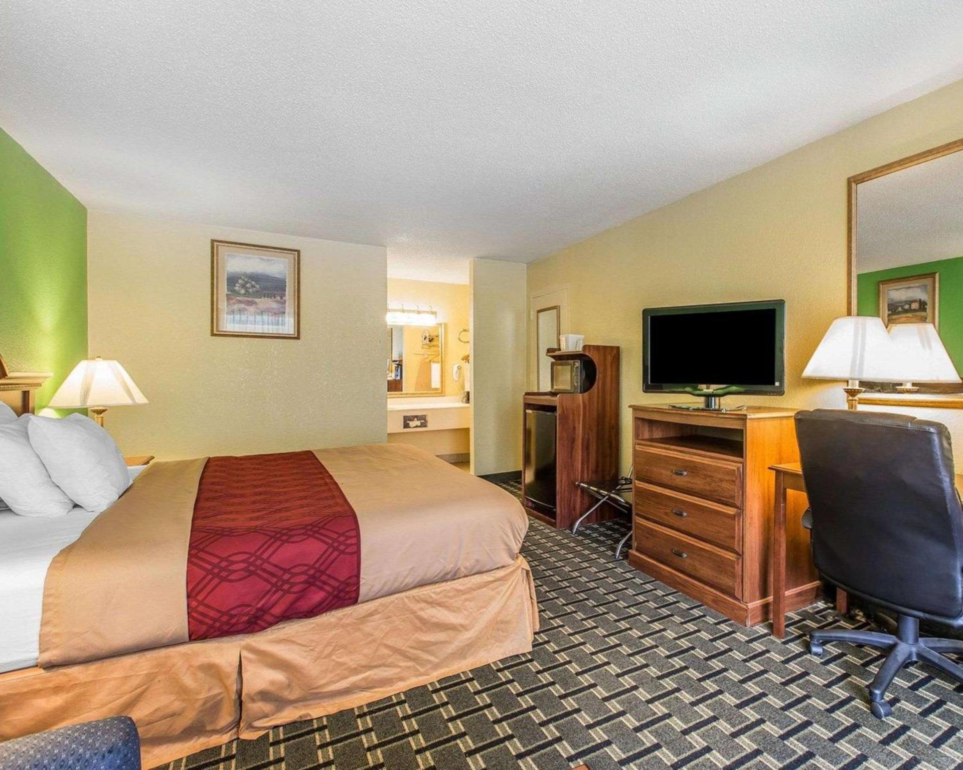 Econo Lodge photo 21