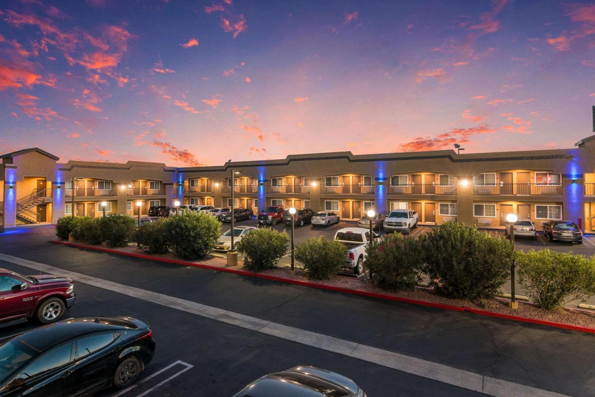 Econo Lodge Hesperia - Victorville I-15 photo 42