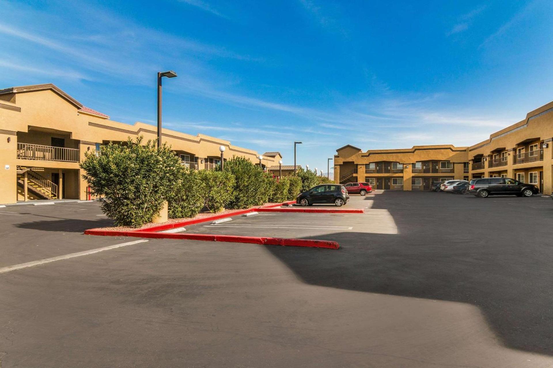 Econo Lodge Hesperia - Victorville I-15 photo 3