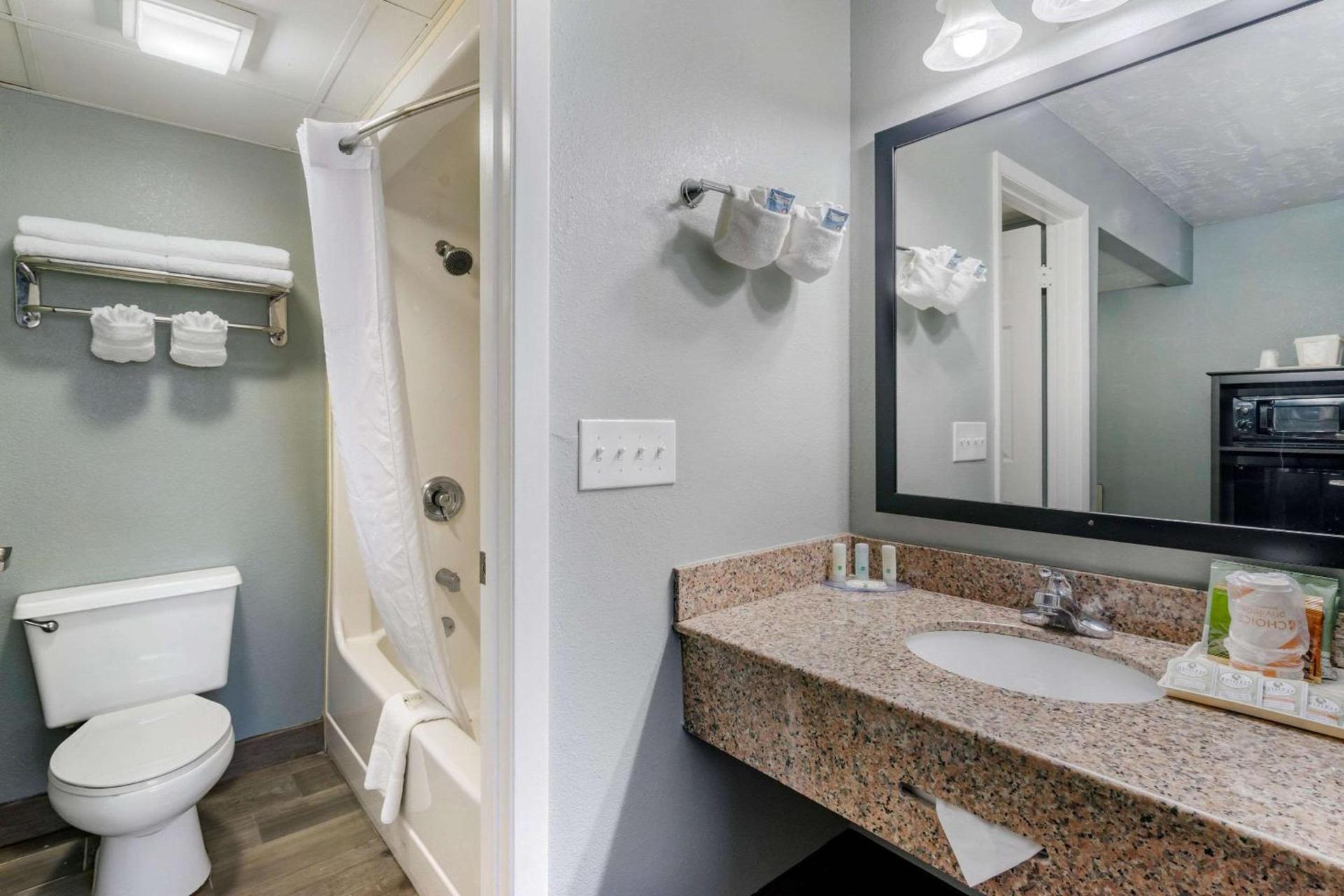 Quality Inn Bradenton North I-75 photo 25