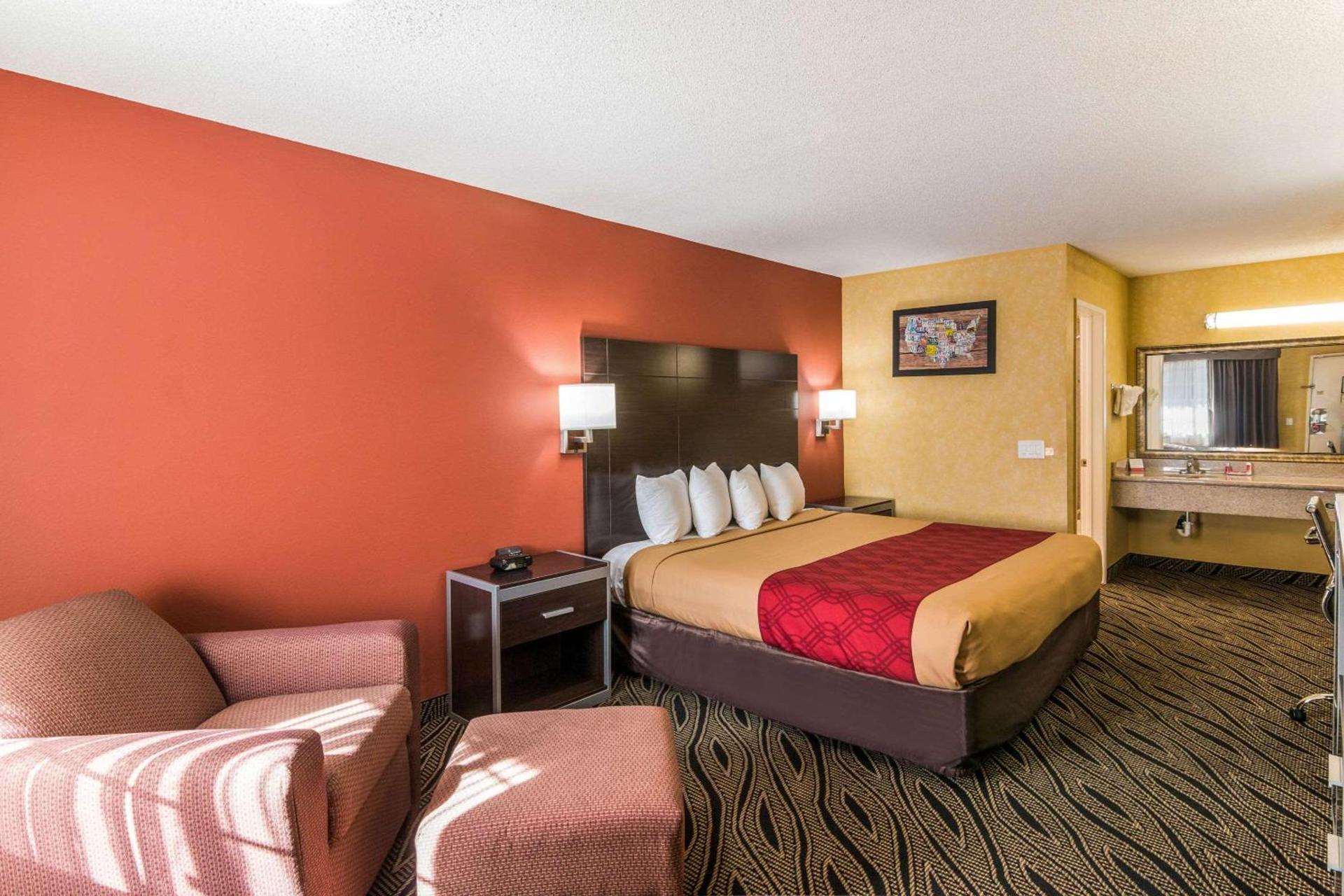 Econo Lodge Hesperia - Victorville I-15 photo 12