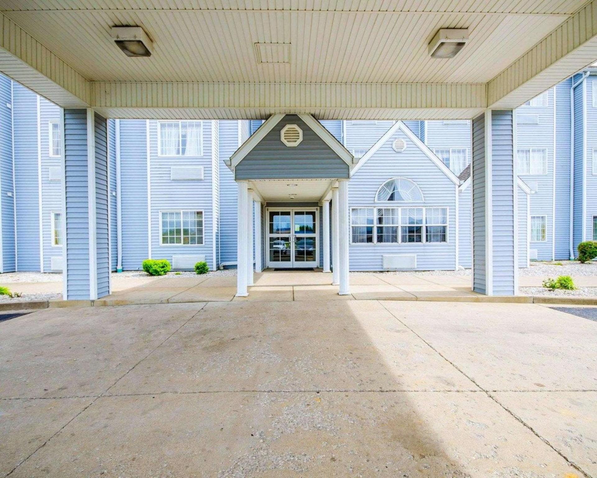 Econo Lodge Inn & Suites Evansville East photo 3