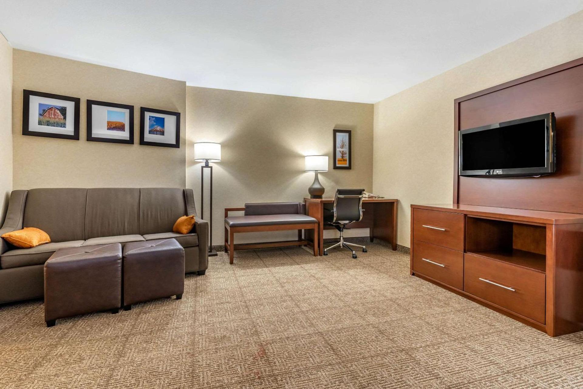 Comfort Suites Elkhart South photo 11