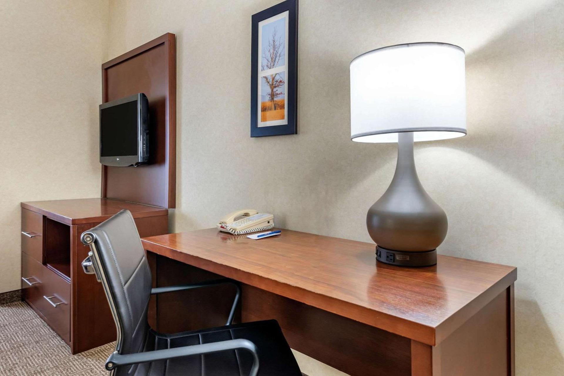 Comfort Suites Elkhart South photo 15