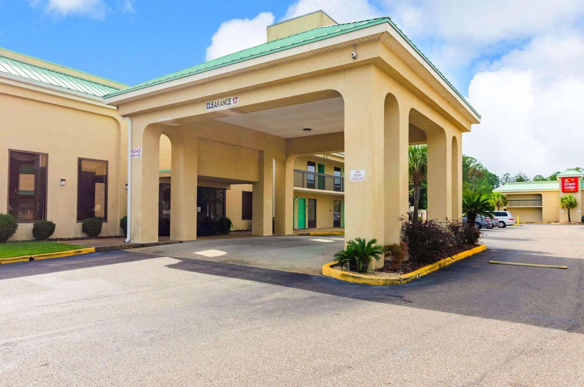 Econo Lodge Inn & Suites Gulfport Airport photo 2