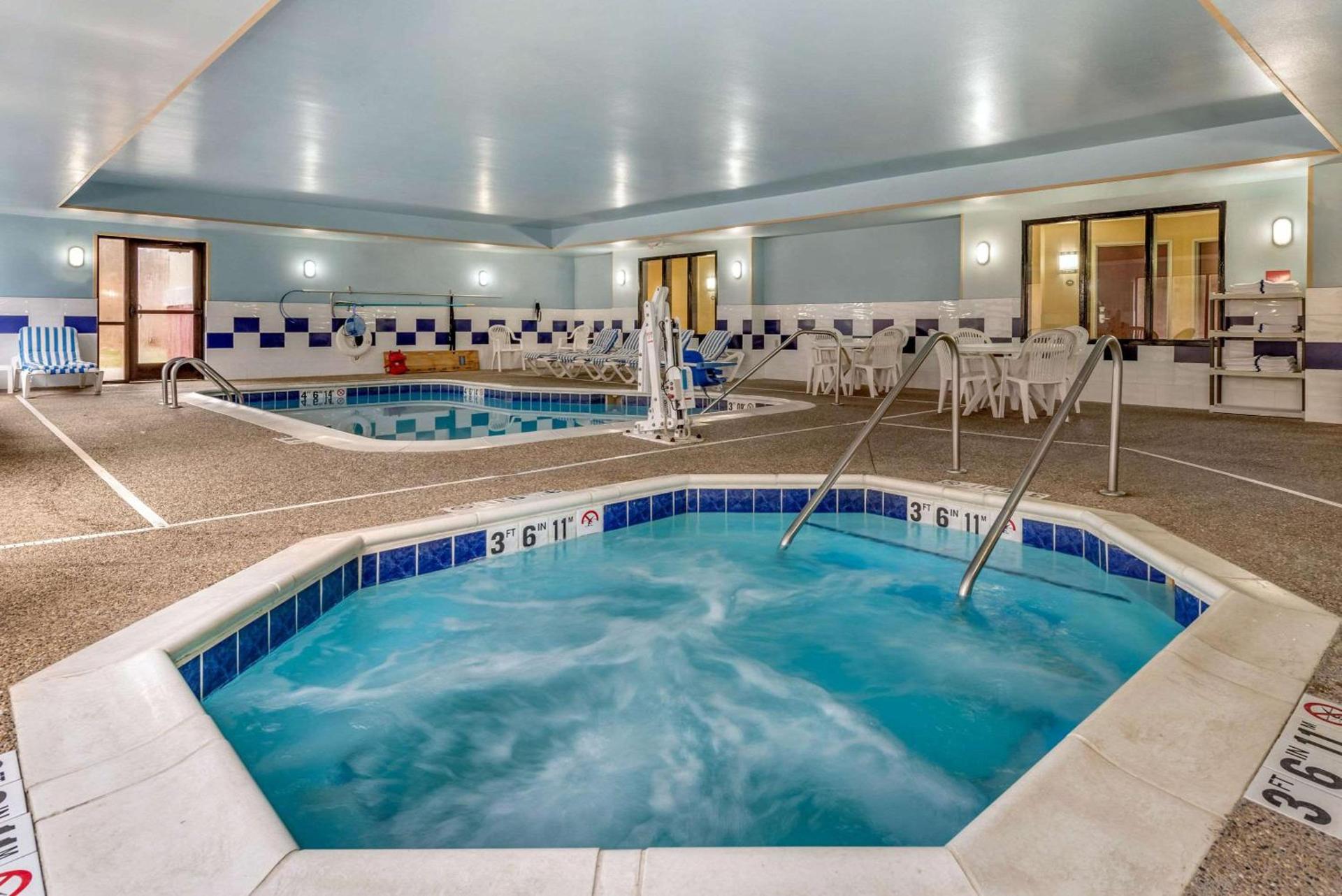 Comfort Suites Elkhart South photo 27