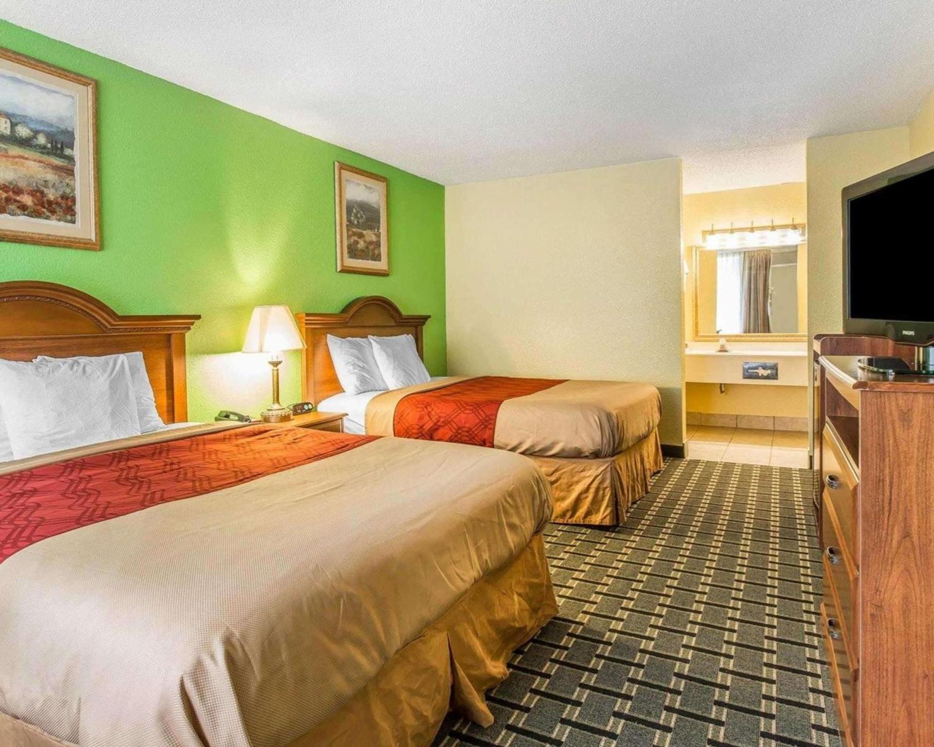 Econo Lodge photo 28