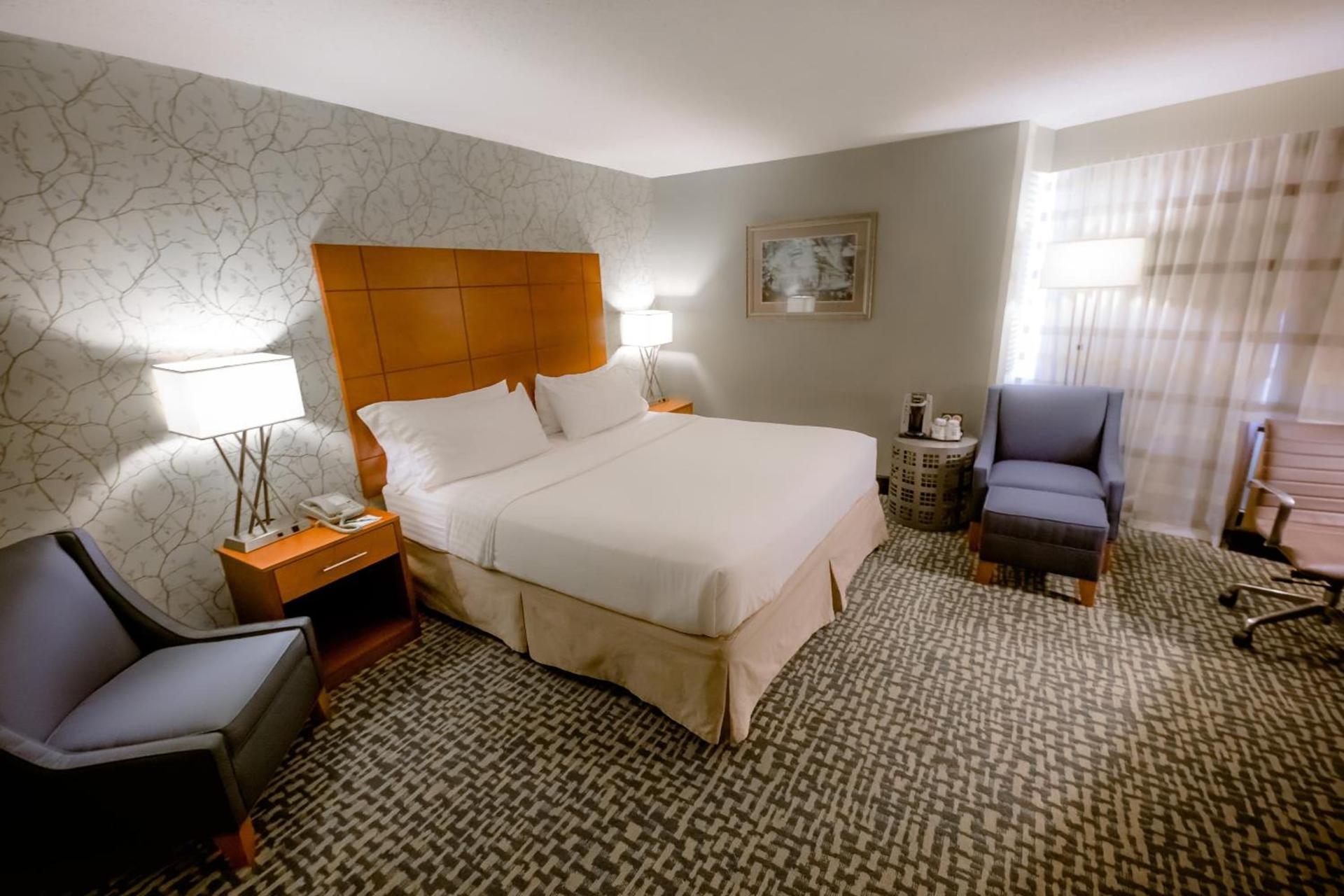 Holiday Inn Raleigh Downtown, an IHG Hotel photo 13