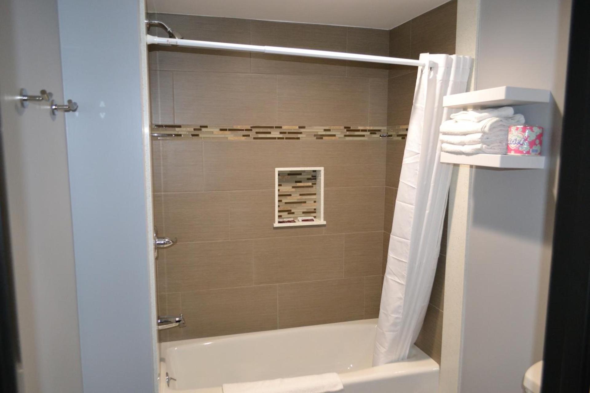 Bell Gardens Inn Los Angeles - Bell Gardens photo 18