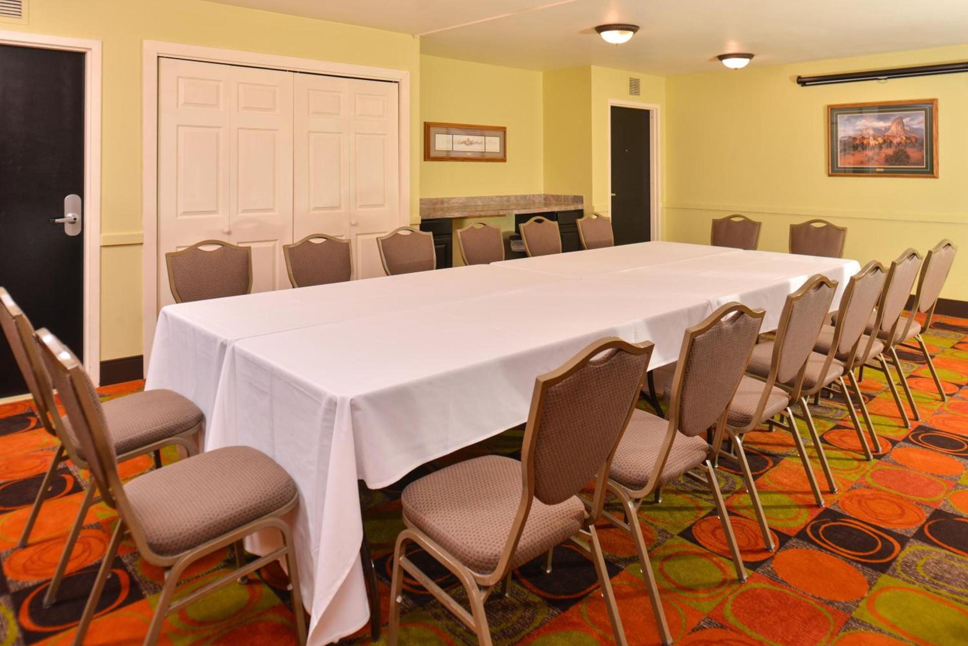 Ramada Plaza by Wyndham Sheridan Hotel & Convention Center photo 10